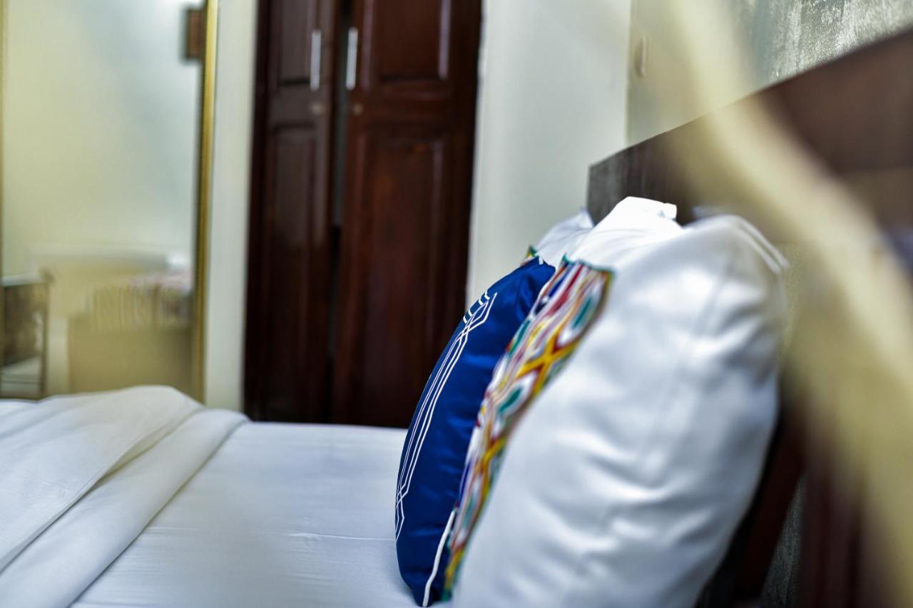 Hotel M'Rode Lomé Buitenkant foto