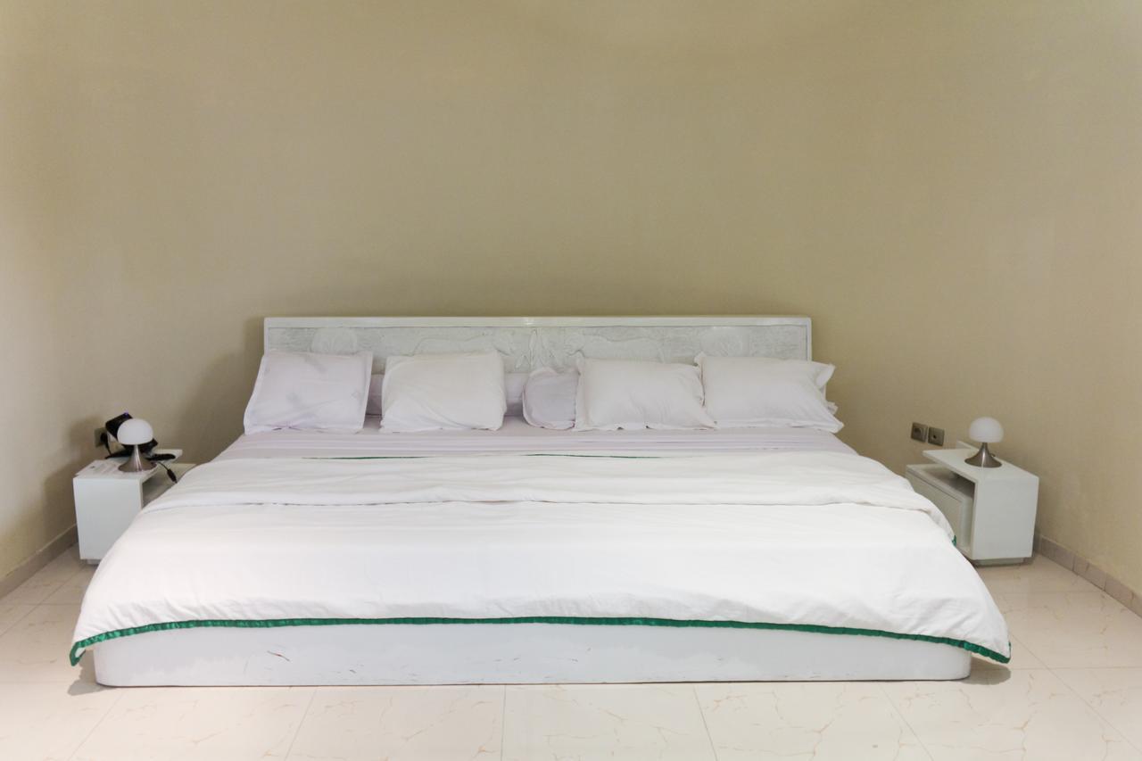 Hotel M'Rode Lomé Buitenkant foto